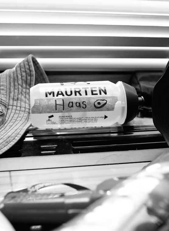 500 ml Maurten sports water bottle with ergonomic design and secure cap, ideal for hydration during exercise.