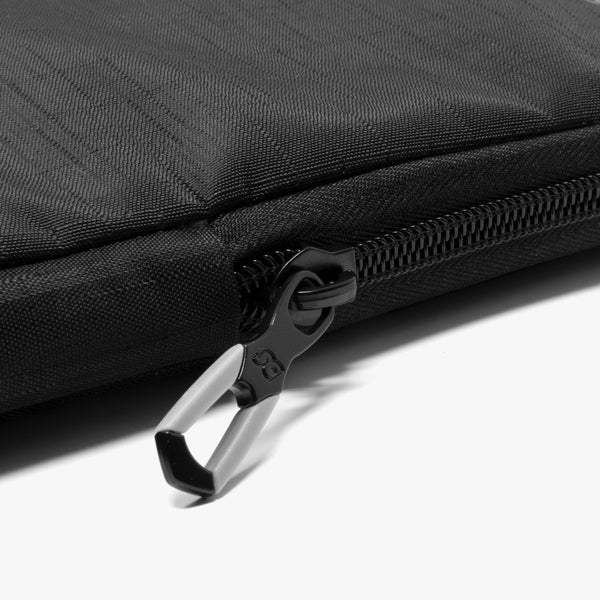 Scicon classic 15-inch laptop sleeve case with padded design and durable exterior, ideal for protecting laptops during travel.
